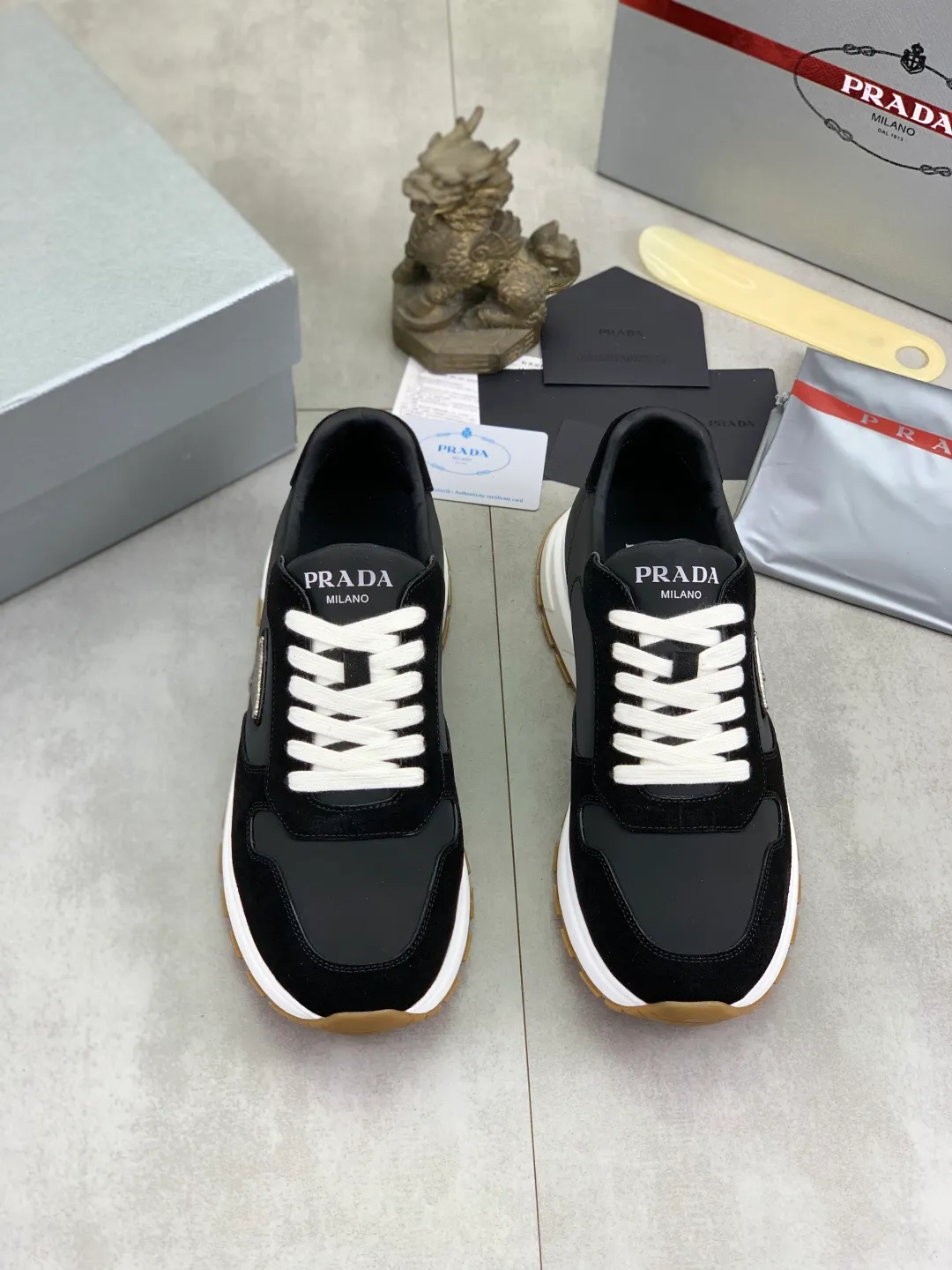 Men's shoes 💰P580💰 [New style] High version official website popular models are on the market, 🆘 The trendy brand (Prada) mainly promotes popular models, avant-garde and versatile fashionable men's shoes private version mold opening, cowhide surface splicing 1:1 replica... Fashion is simple, original imported cowhide and lining cowhide feet; the atmosphere and personality are more fashionable, eye-catching and pursuing class. It will subvert the old idea and be with you to spend time with you. A must-have for fashionistas! Must keep for yourself ! High-end comfort, high-end quality workmanship. Size: 38-45; multiple colors available.